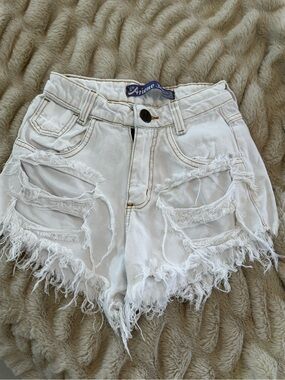 Arianne Distressed White Frayed-Hem Jean Shorts
